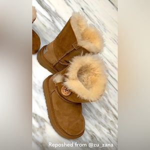 UGG BAILEY BUTTON II BOOT